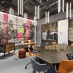 Moxy Center Отель