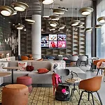 Moxy Center Отель
