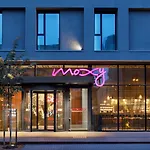 Отель Moxy Center