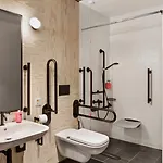 Moxy Center