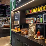 Отель Moxy Center 3*