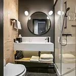 Отель Moxy Center 3*