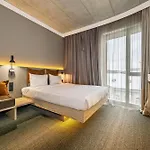 Moxy Center Отель 3*