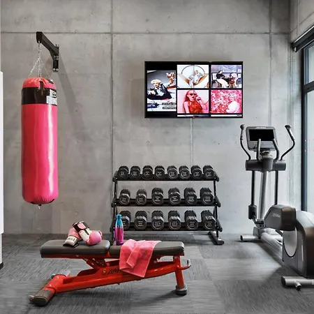 Hotel Moxy Center 3*