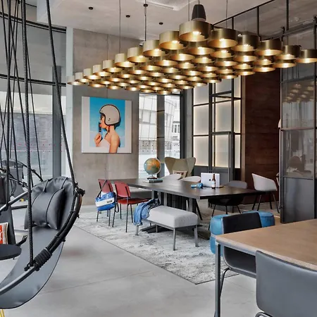 Moxy Center 3*