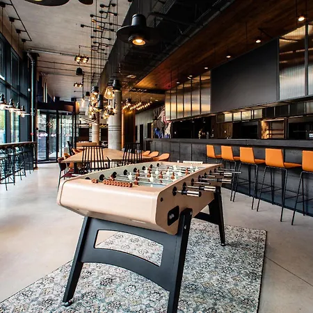 Moxy Center