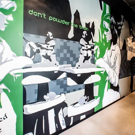 Hotel Moxy Center