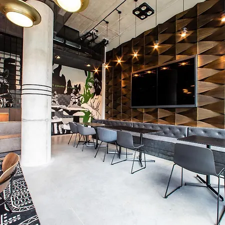 Hotel Moxy Center 3*