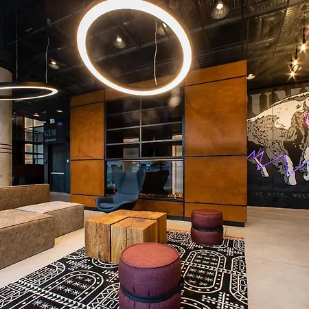Moxy Center 3*
