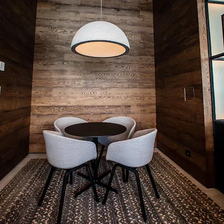 Szálloda Moxy Center