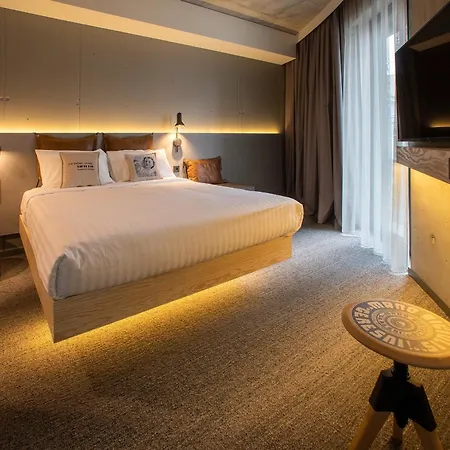 Moxy Center Hotel 3*