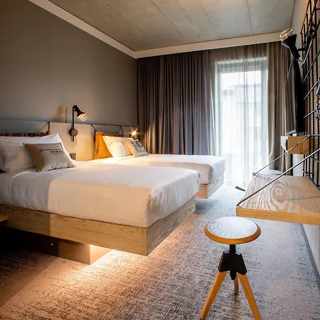 Hotel Moxy Center