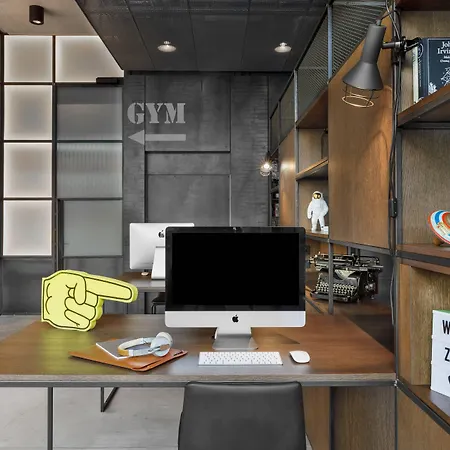 Moxy Center Hotell 3*