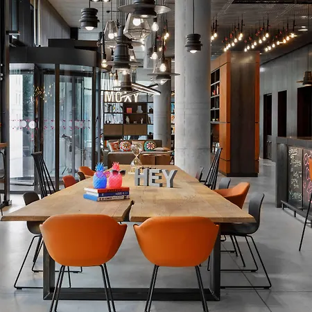 Moxy Center