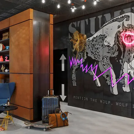 Moxy Center 3*