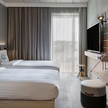 Szálloda Moxy Center 3*