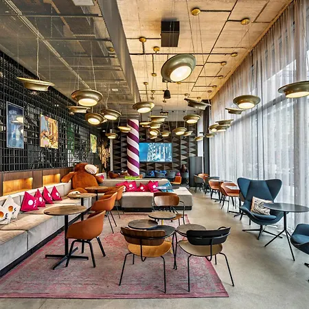 Moxy Center 3*