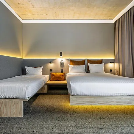 Hotel Moxy Center