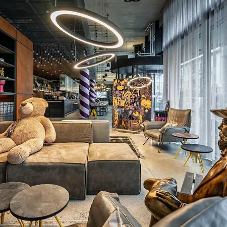 Moxy Center