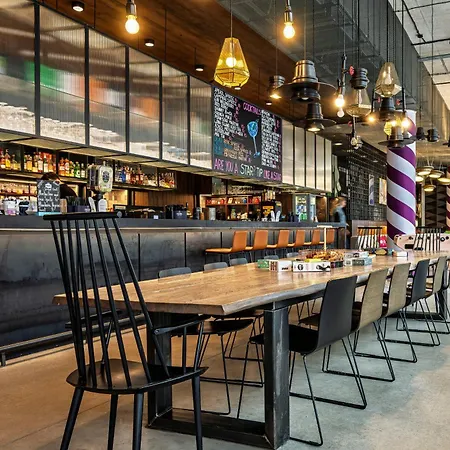 Moxy Center