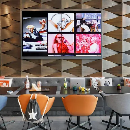 Moxy Center Hotel 3*