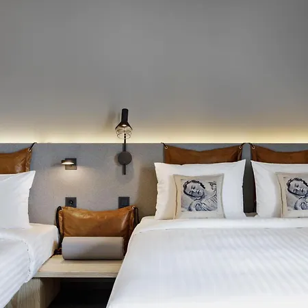 فندق Moxy Center 3*