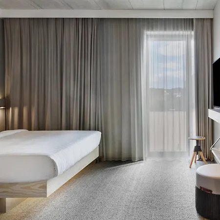 Moxy Center Hotel 3*