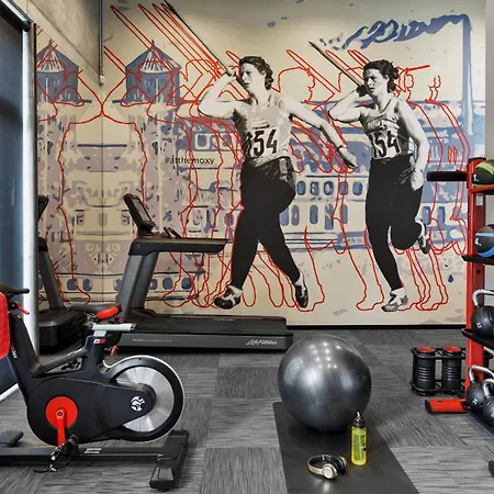 Hotel Moxy Center 3*