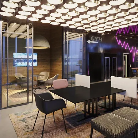 Moxy Center Hotel
