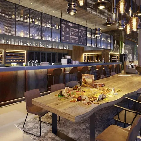 Hotel Moxy Center