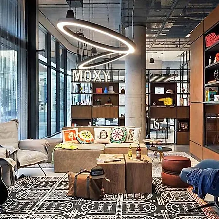 Moxy Center Hotel 3*