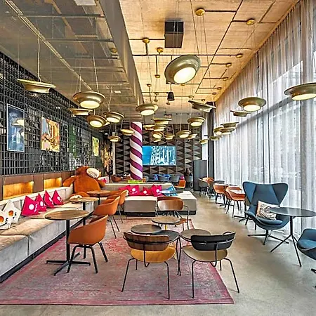 Hotel Moxy Center 3*