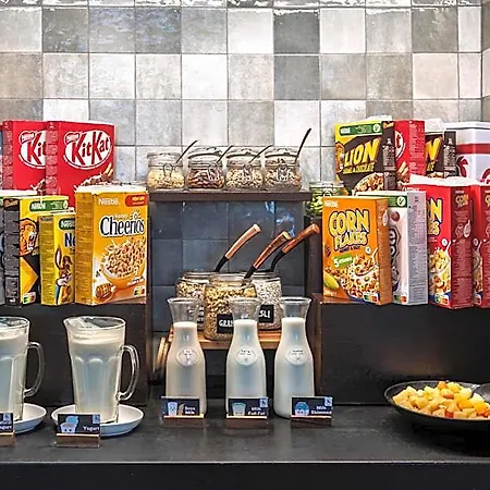 Moxy Center Hotel 3*