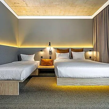 Moxy Center 3*
