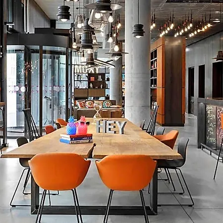 Hotel Moxy Center 3*