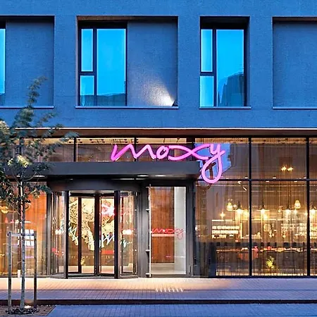 Hotel Moxy Center 3*