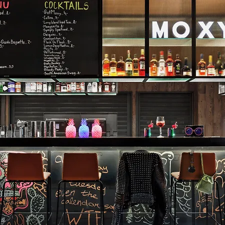 Moxy Center Hotel