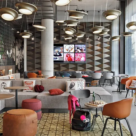 Hotel Moxy Center