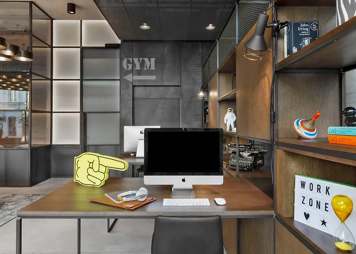 Moxy Center فندق 3*