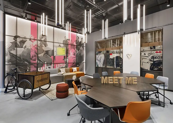 Moxy Center فندق