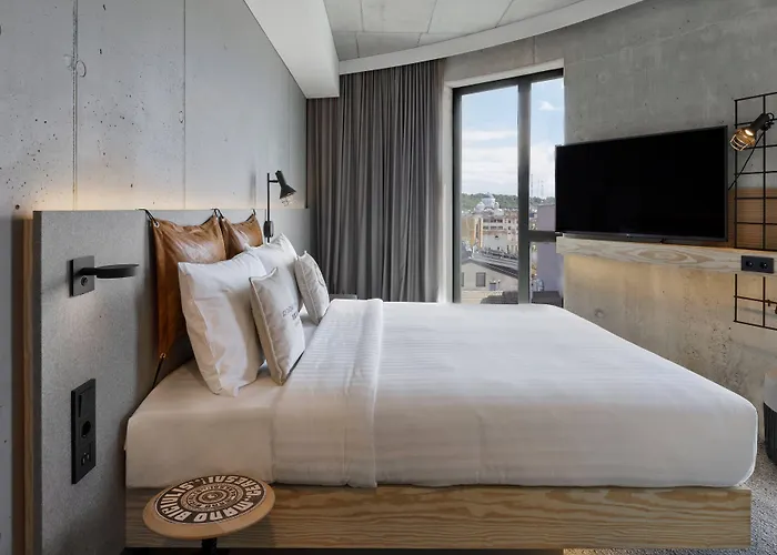 فندق Moxy Center 3*