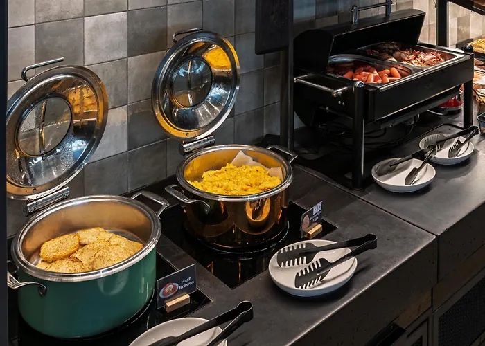 فندق Moxy Center كاوناس