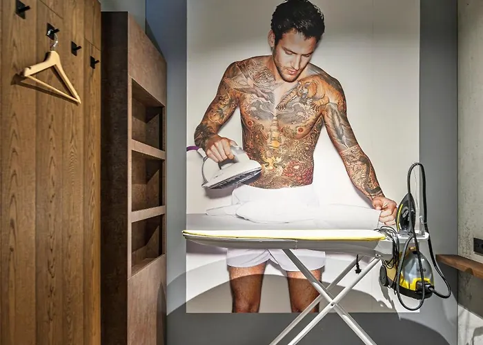 فندق Moxy Center 3*