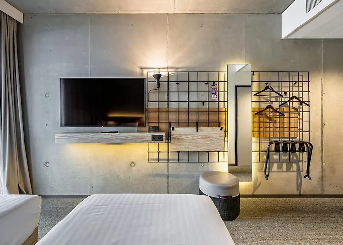 Moxy Center كاوناس